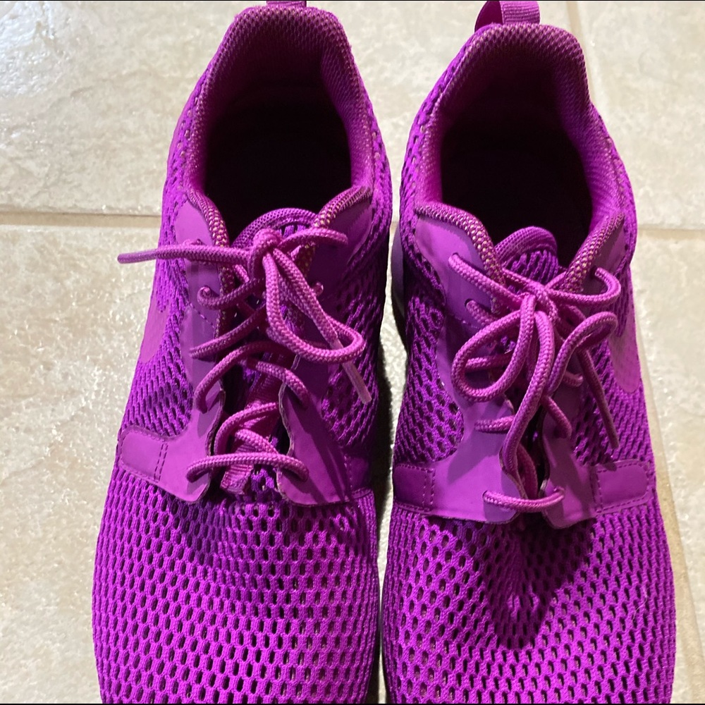 Nike size 9 athletic shoe